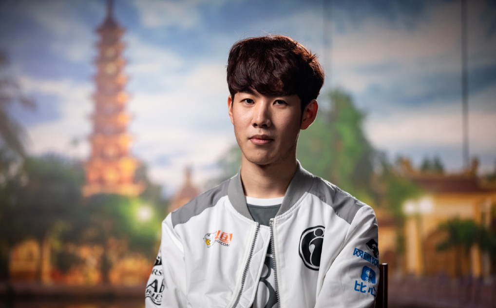 开云体育-TheShy在切尔西比赛中重返赛场，领先优势明显引发热议！