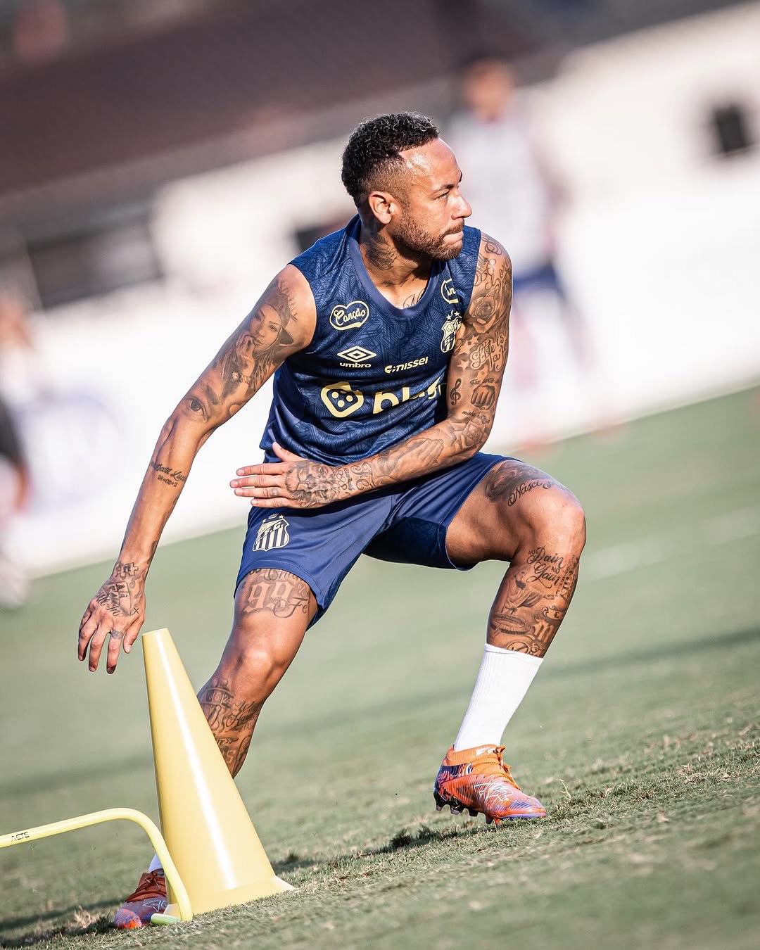 开云-关于内马尔连续十场比赛得分超过战术调整，勇士挑战极限！的信息