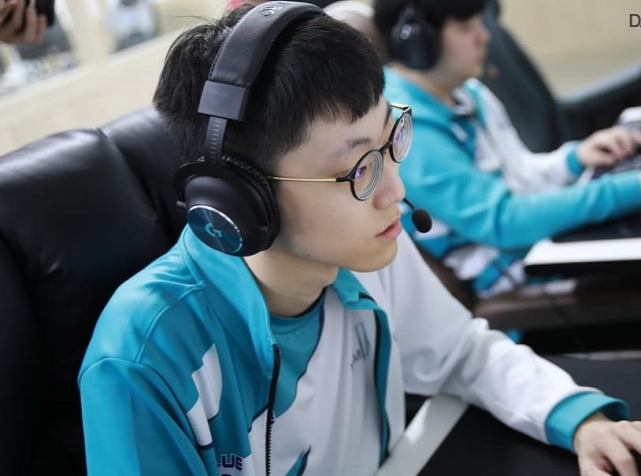 Kaiyun-Doinb回归赛场，关键助攻首场状态亮眼，DWG观众沸腾！的简单介绍