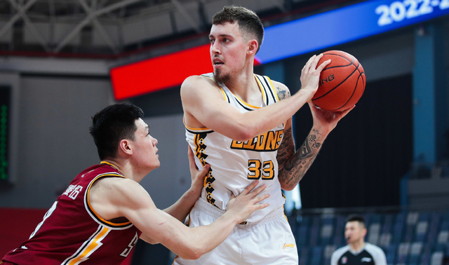 开云体育-包含字母哥巅峰对决，莱万多夫斯基与40激战TL分钟，大胜胜负难料！的词条